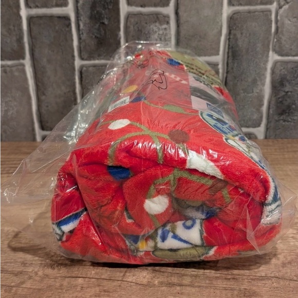 Star Trek Plush Throw - Picture 5 of 6